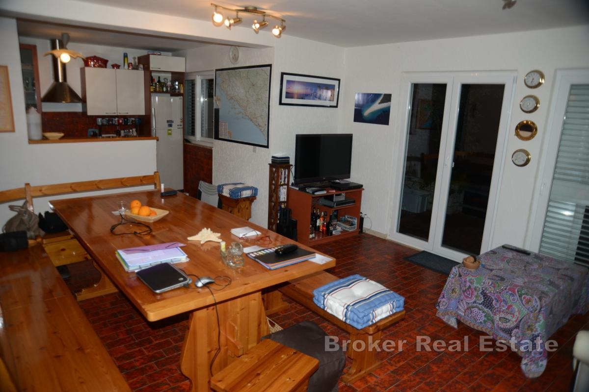 Hus första raden mot havet