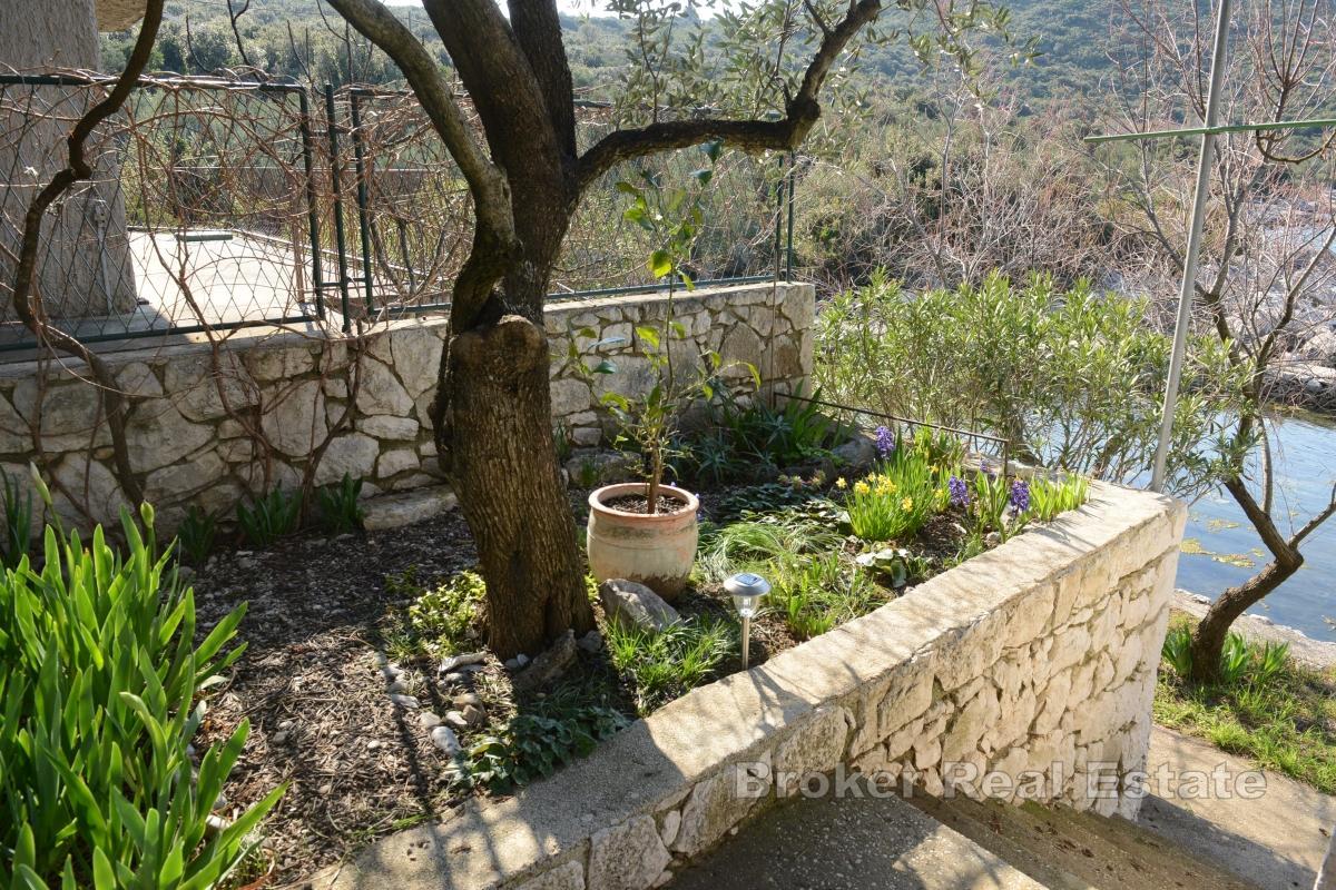 Hus första raden mot havet