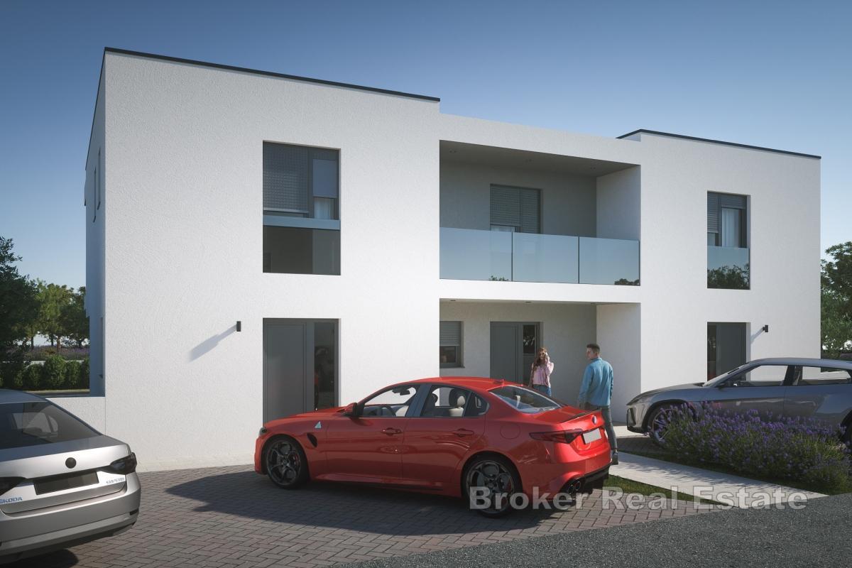 Moderne dupleksleilighet med svømmebasseng