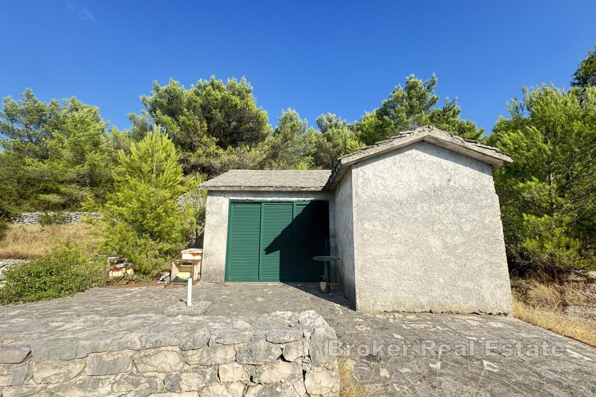 Дом на привлекательном участке в первом ряду от моря