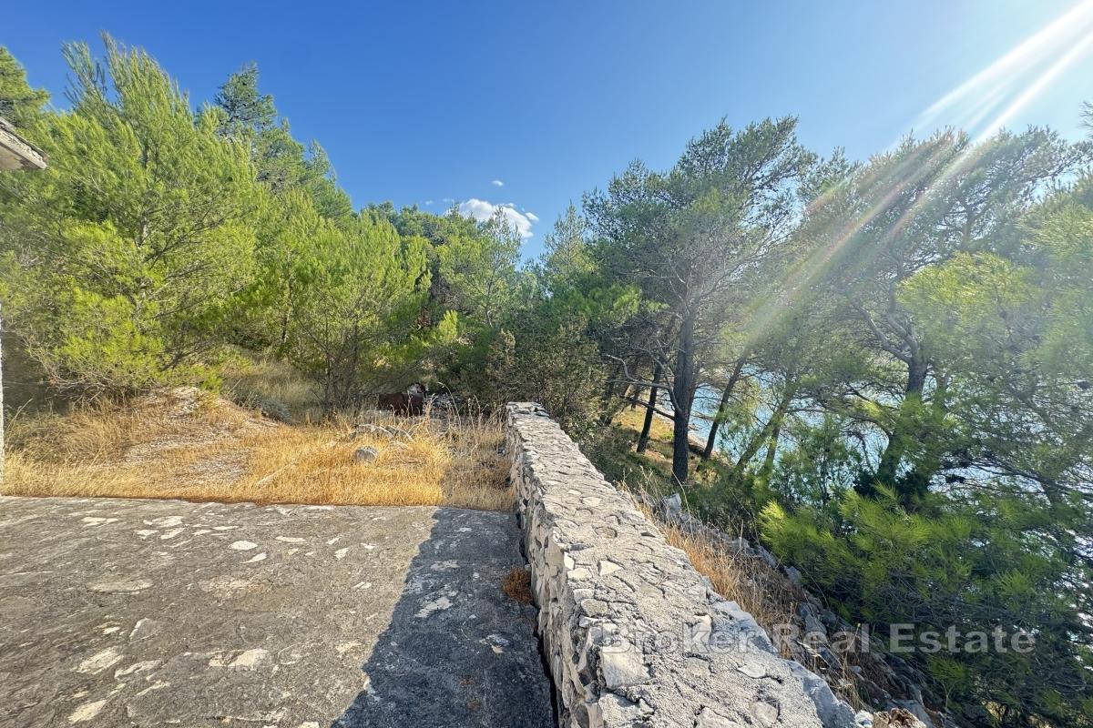 Дом на привлекательном участке в первом ряду от моря