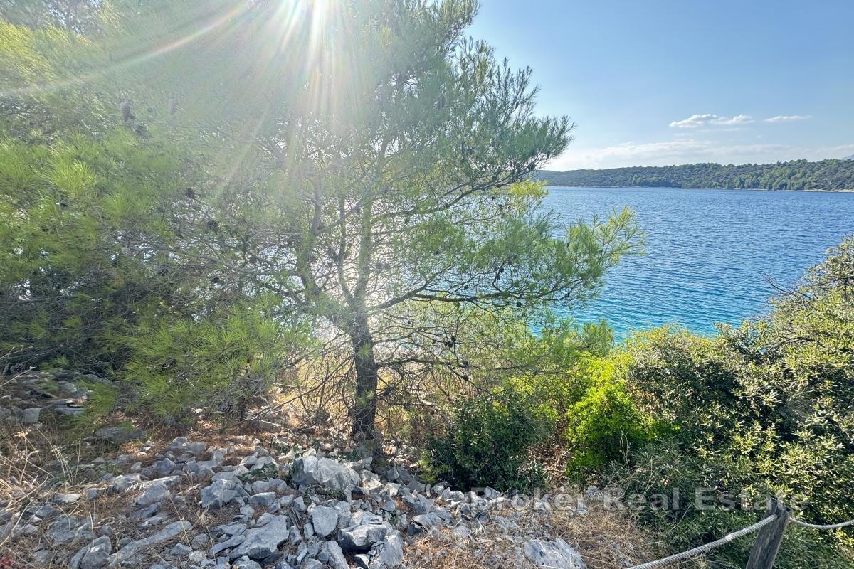 Дом на привлекательном участке в первом ряду от моря