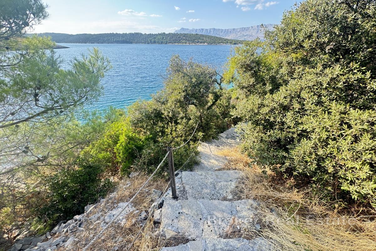 Дом на привлекательном участке в первом ряду от моря