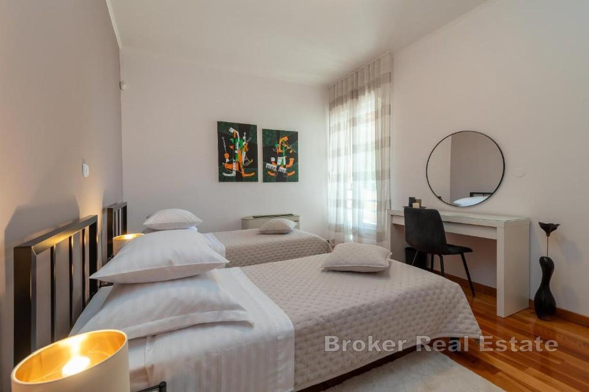 Przestronny apartament z trzema sypialniami w atrakcyjnej lokalizacji