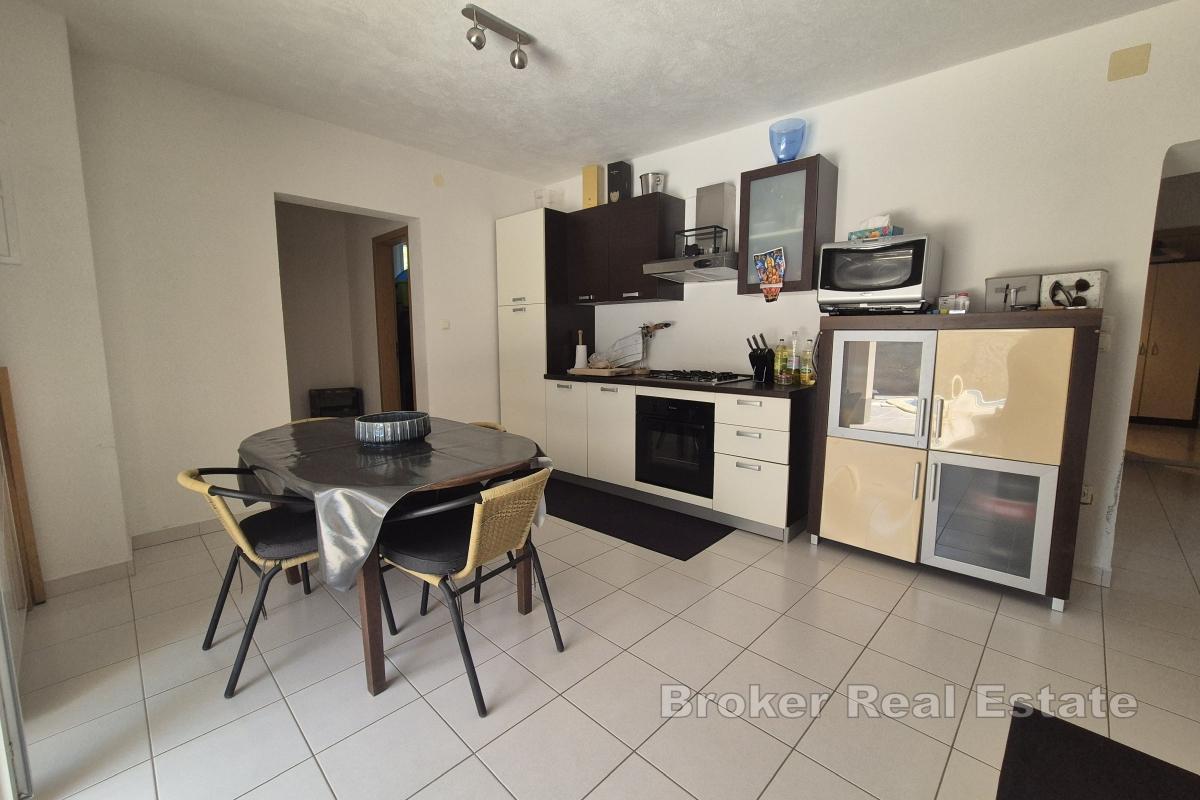 Dvoupatrový dům s bazénem