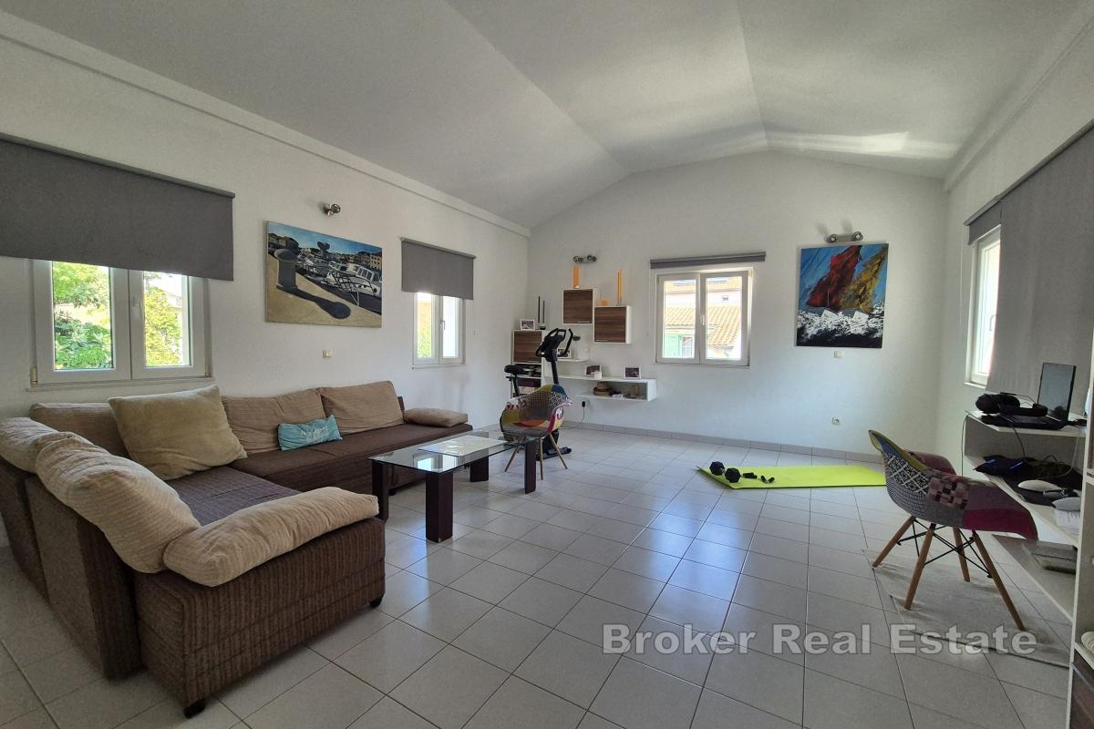 Toetasjes hus med svømmebasseng