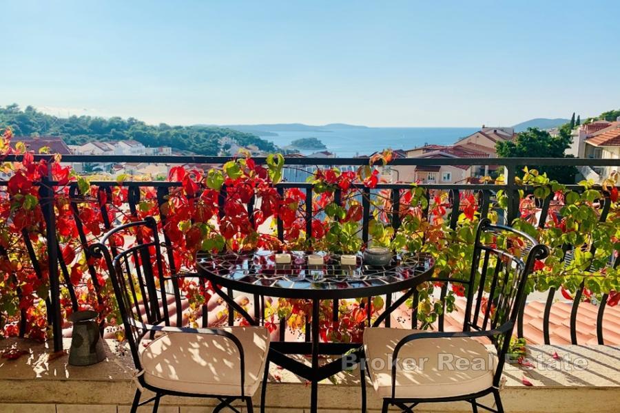 Maison avec une activité touristique établie et vue sur la mer