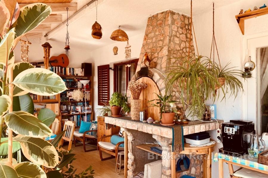 Haus mit etabliertem Tourismusunternehmen und Meerblick