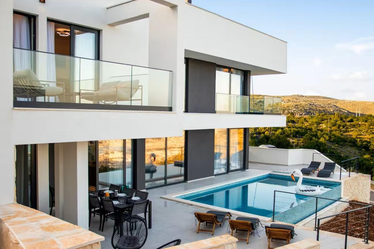 001-5409-30-Trogir-Modern-villa-with-pool-and-a-sea-view-for-sale