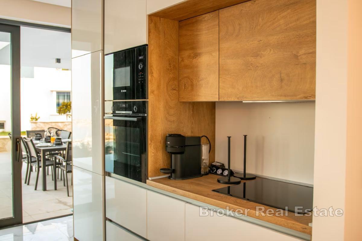 Moderne villa med svømmebasseng og spektakulær utsikt