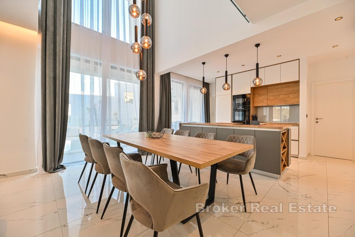 Moderne Villa mit Pool und spektakulärer Aussicht