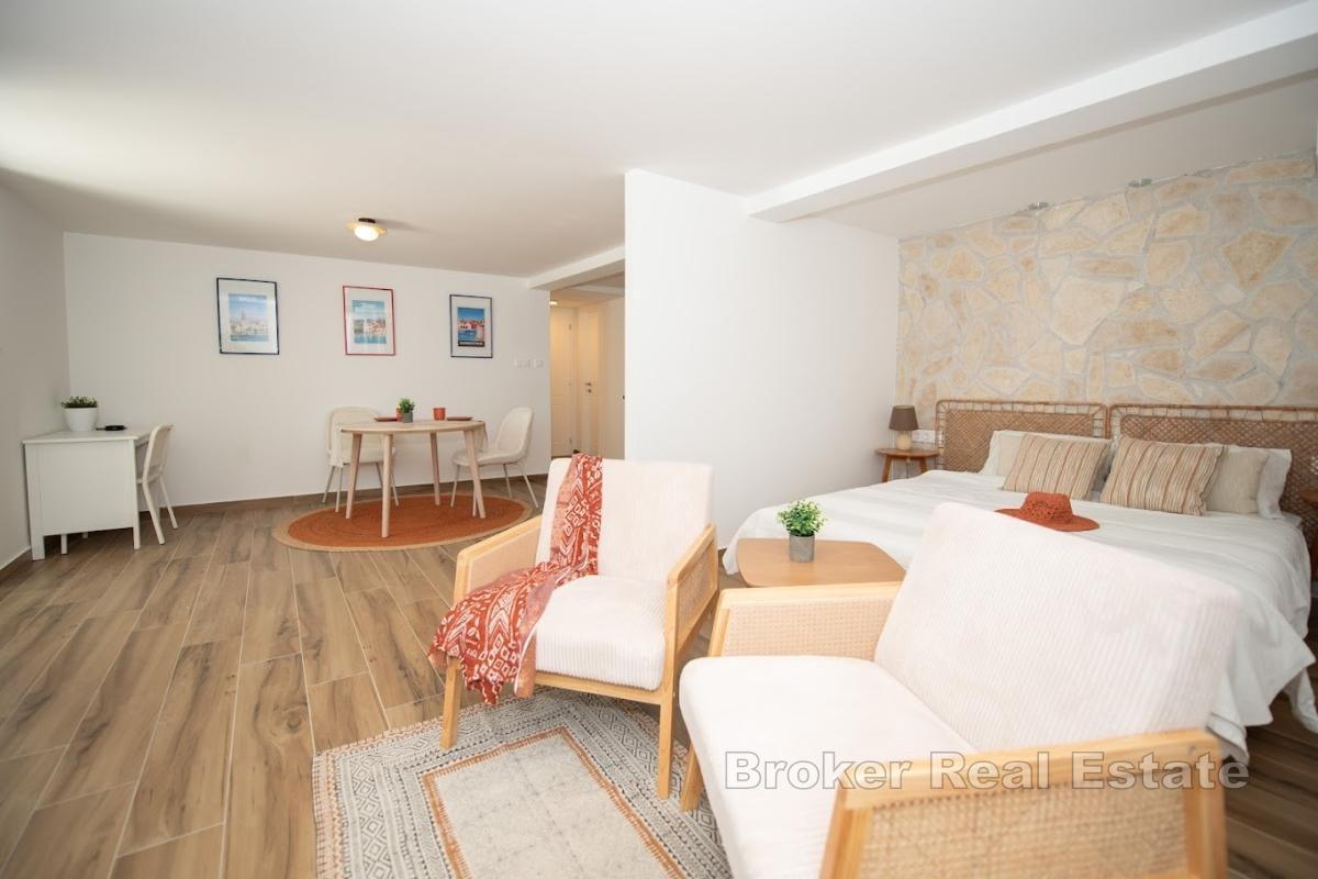 Maison en pierre, première ligne de mer