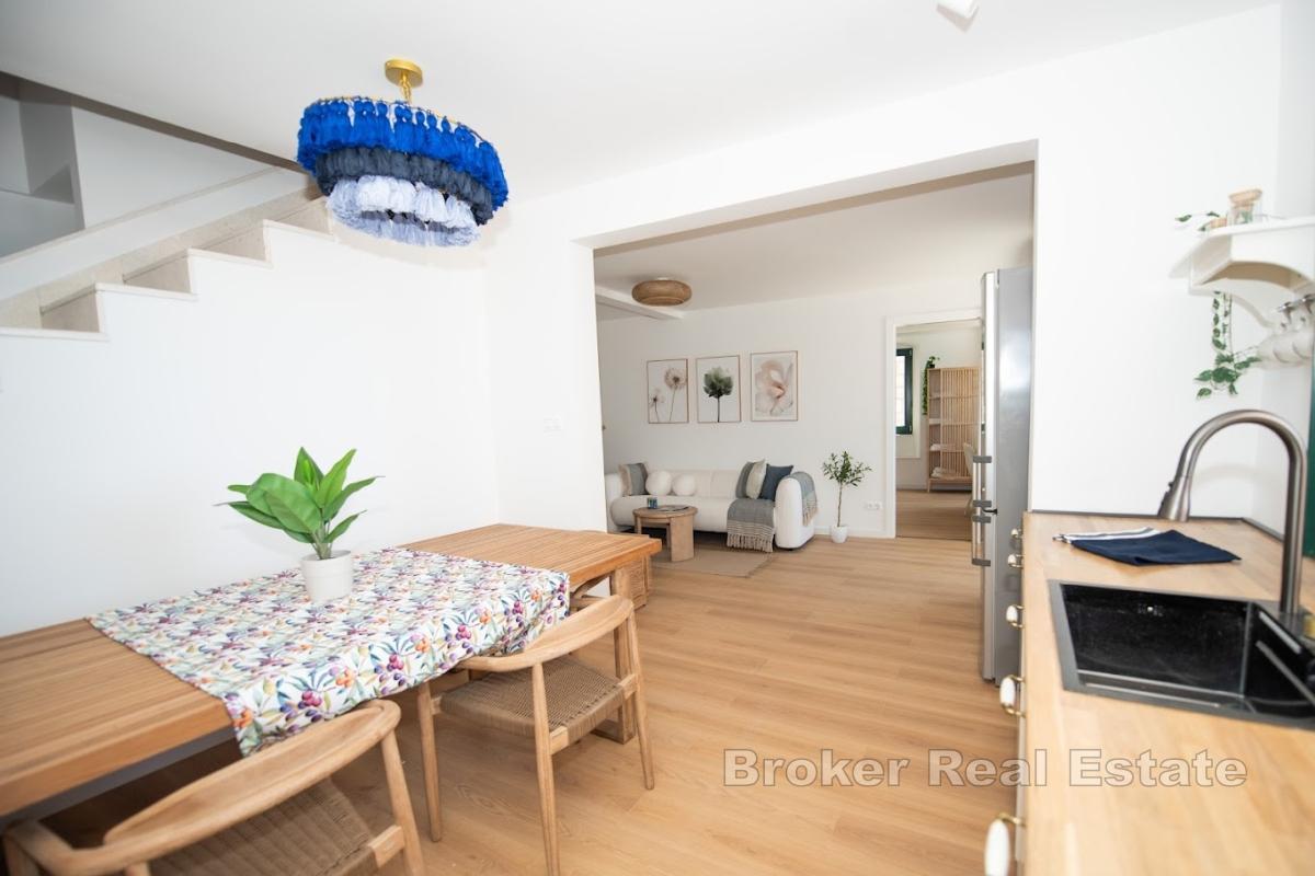 Maison en pierre, première ligne de mer