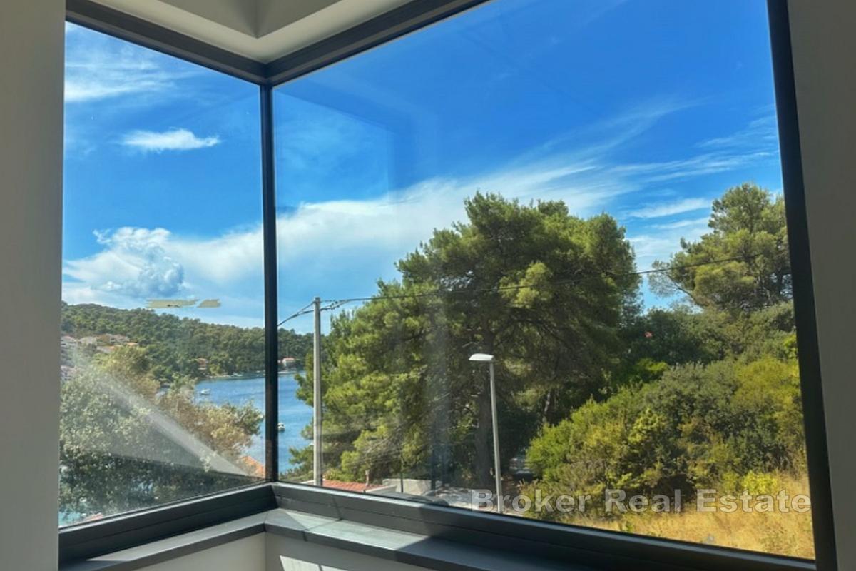 Modern designvilla med pool och havsutsikt