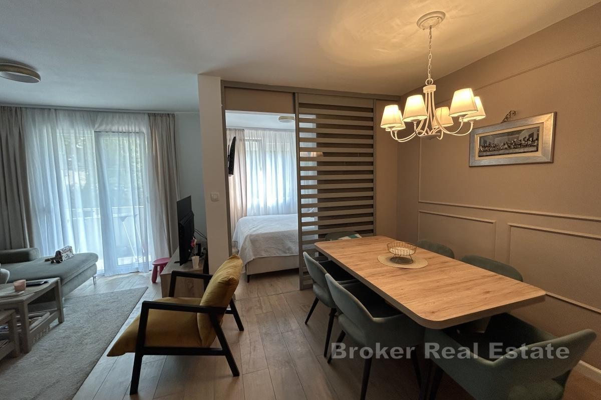 Odnowiony apartament z trzema sypialniami