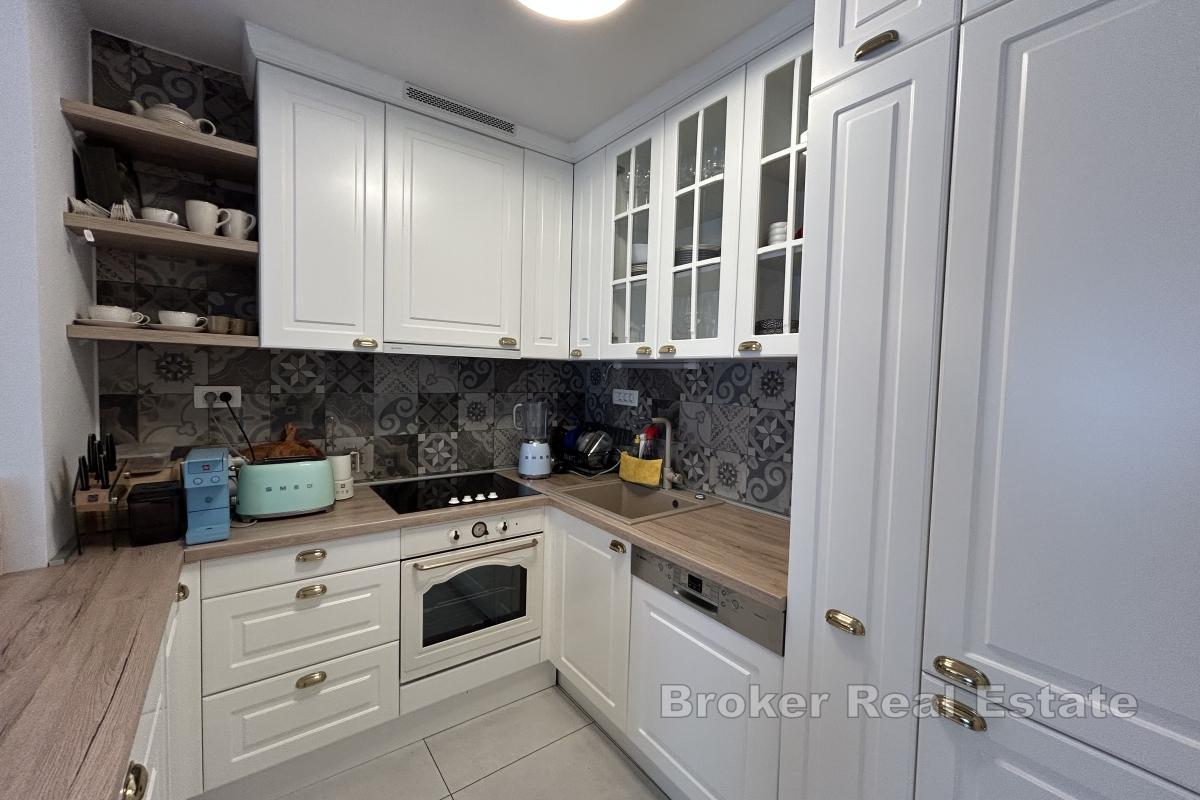 Odnowiony apartament z trzema sypialniami