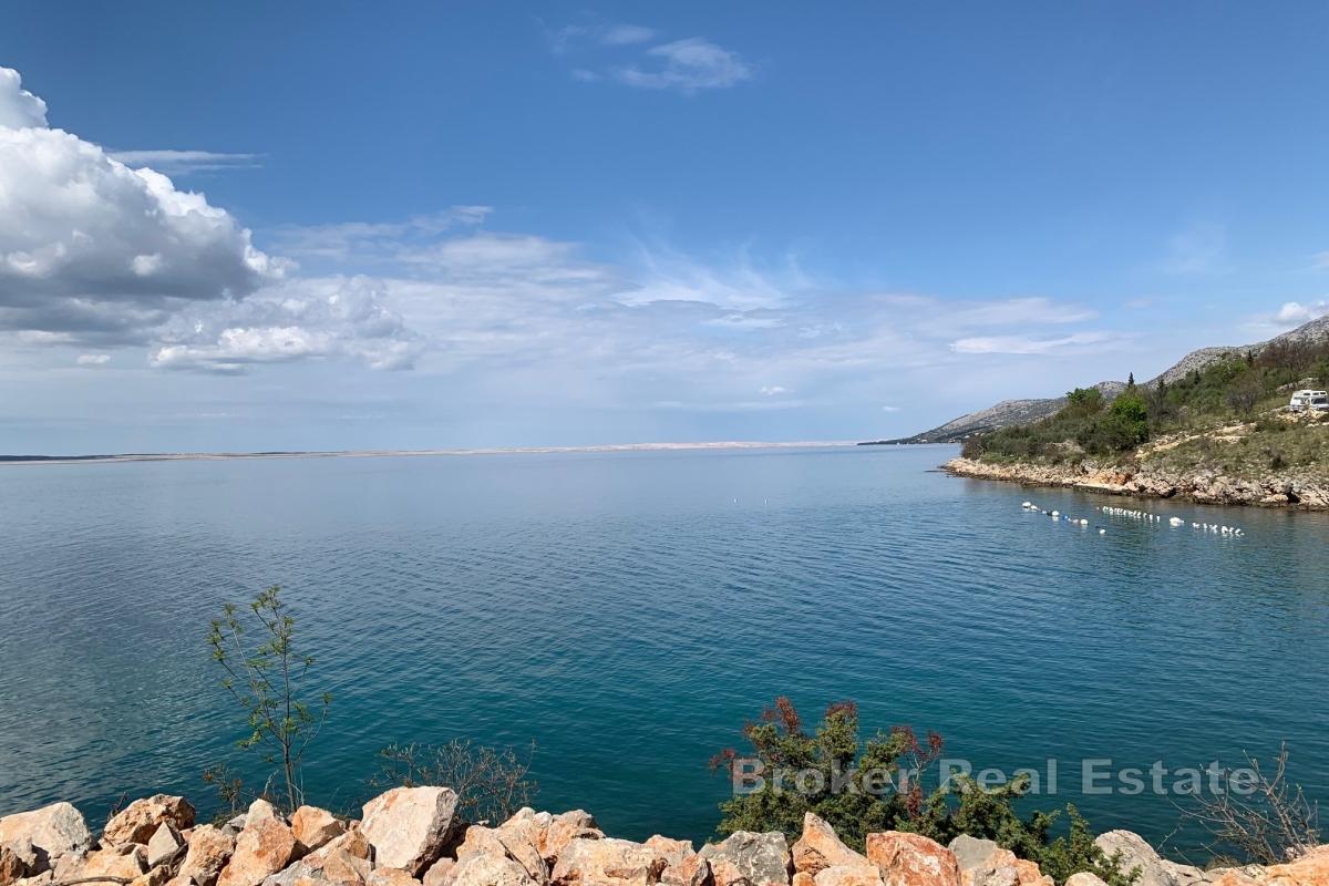 Terrain constructible attrayant en première ligne de mer