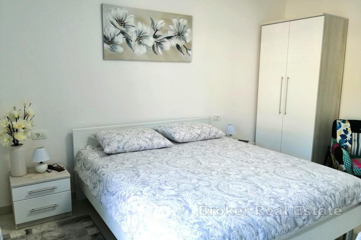 Casa bifamiliare in pietra sul lungomare