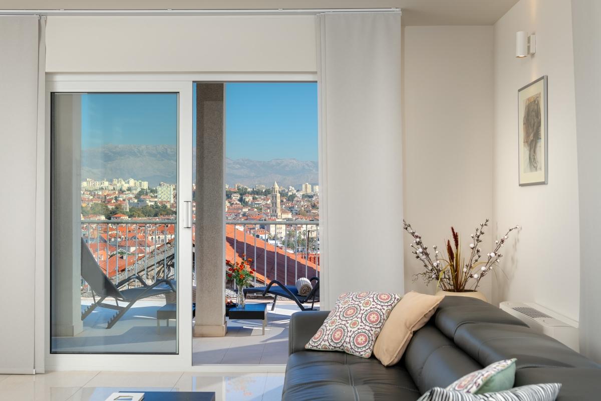 spacious and modernly furnished apartment