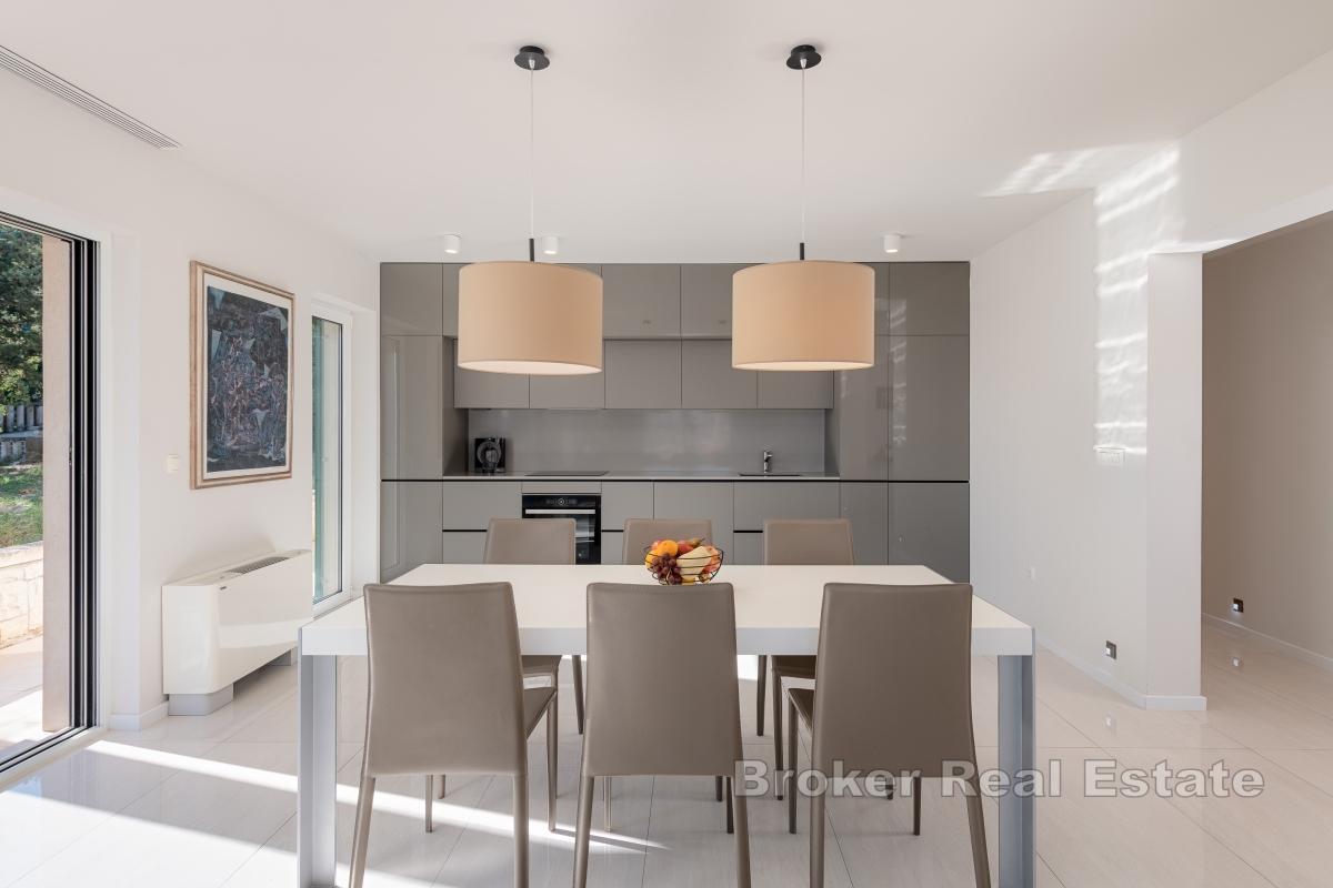 Rymlig och modernt inredd lägenhet