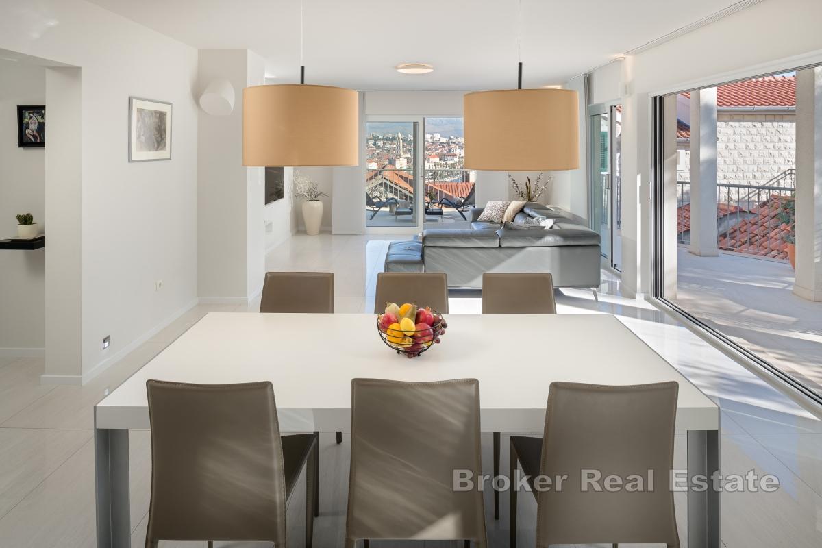 Romslig og moderne innredet leilighet