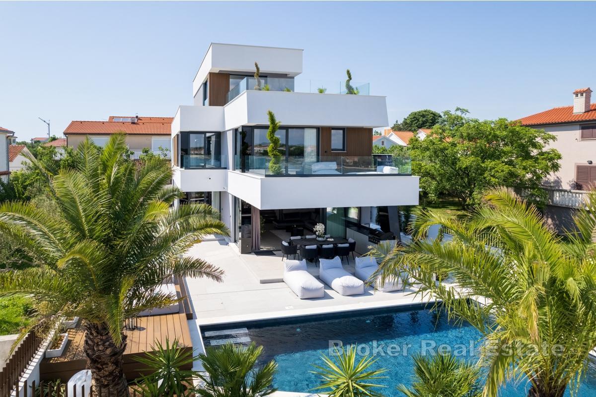 Villa di lusso con piscina in prima fila sul mare