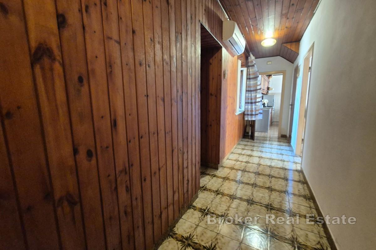 Tradicionalna kamena kuća s poslovnim prostorom, blizu rive