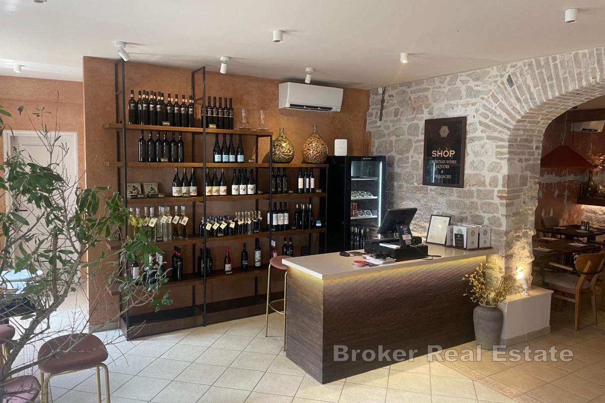 Restaurant med en eksepsjonell beliggenhet, med en etablert virksomhet