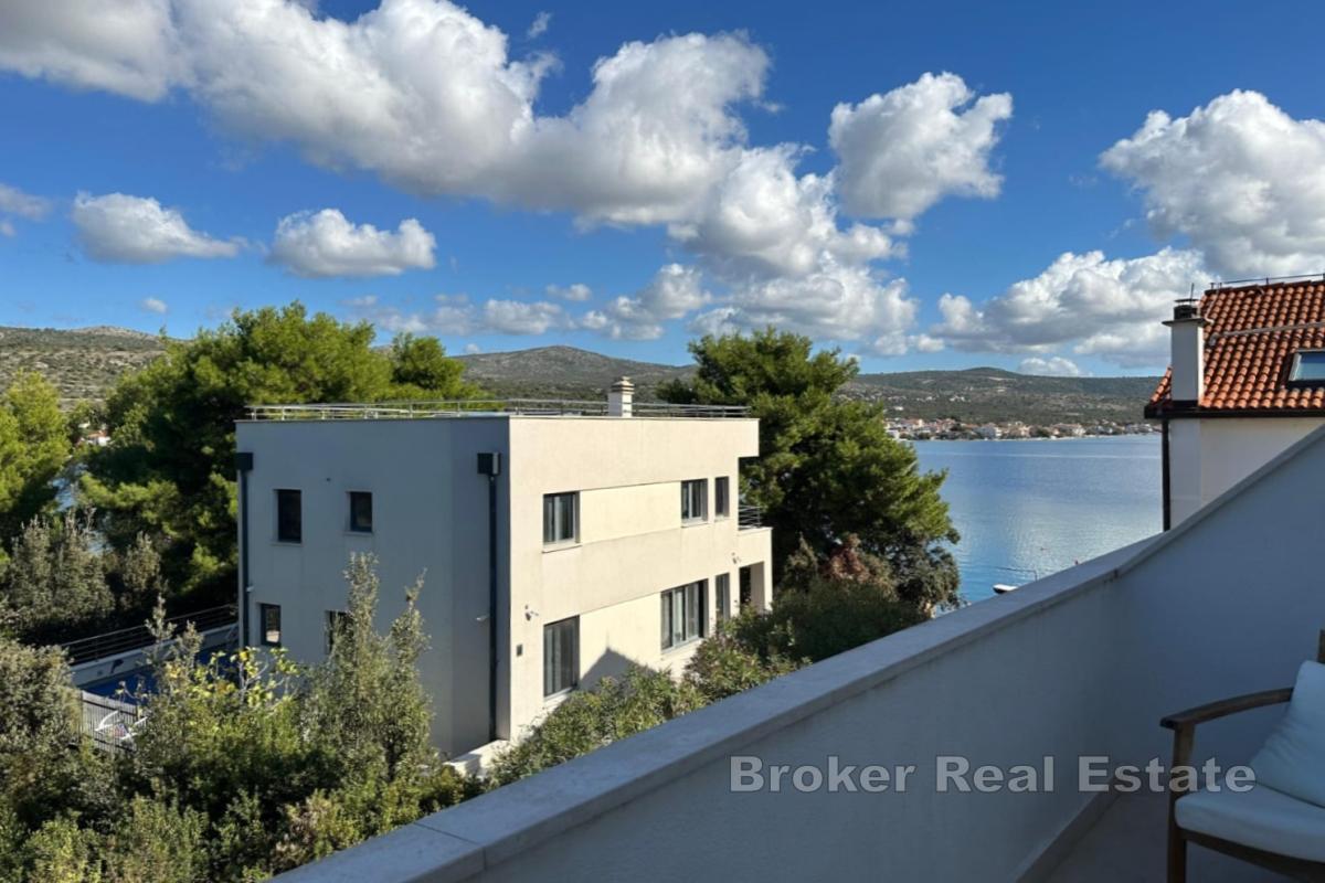 Treroms leilighet nær stranden