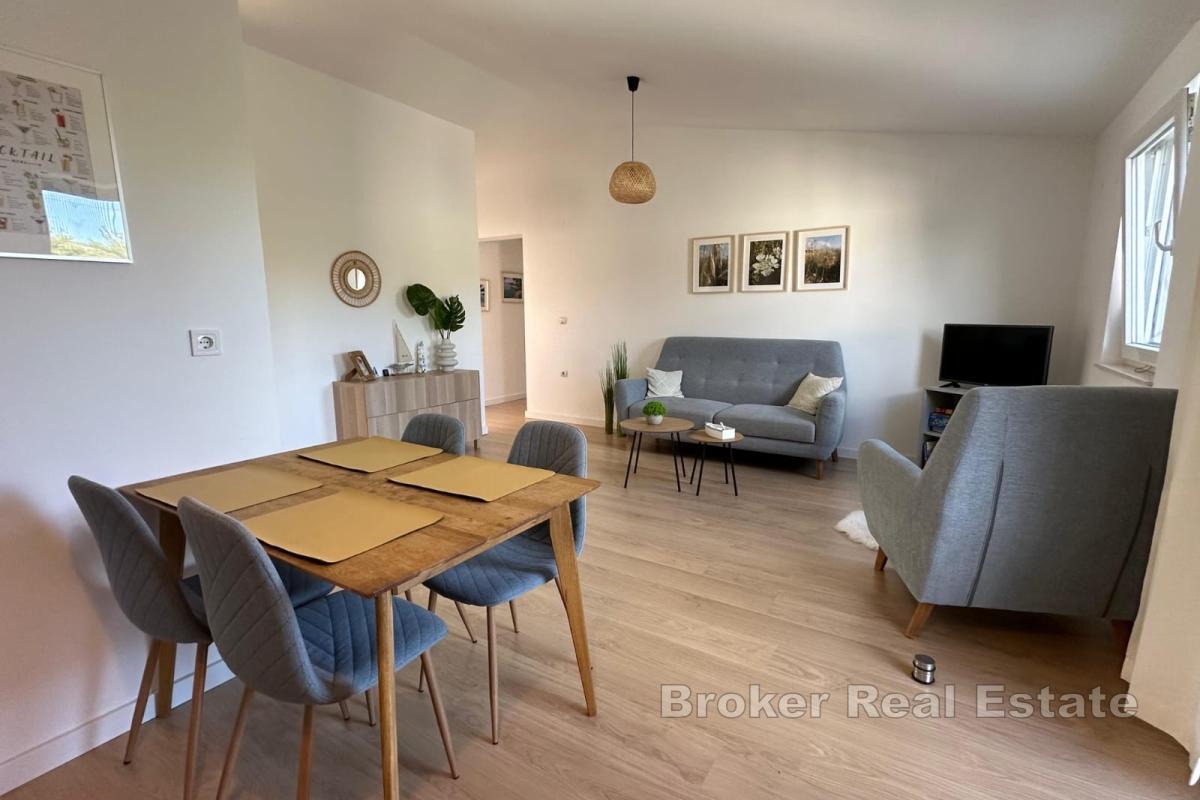 Treroms leilighet nær stranden