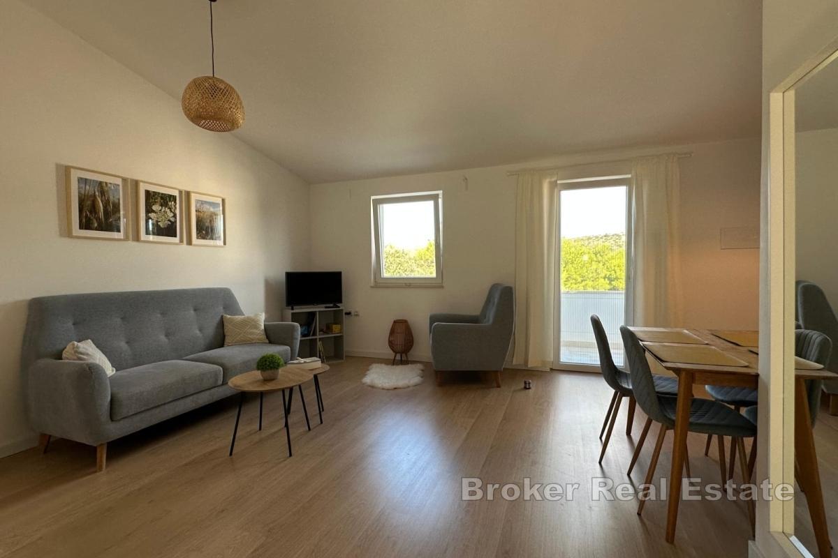 Treroms leilighet nær stranden