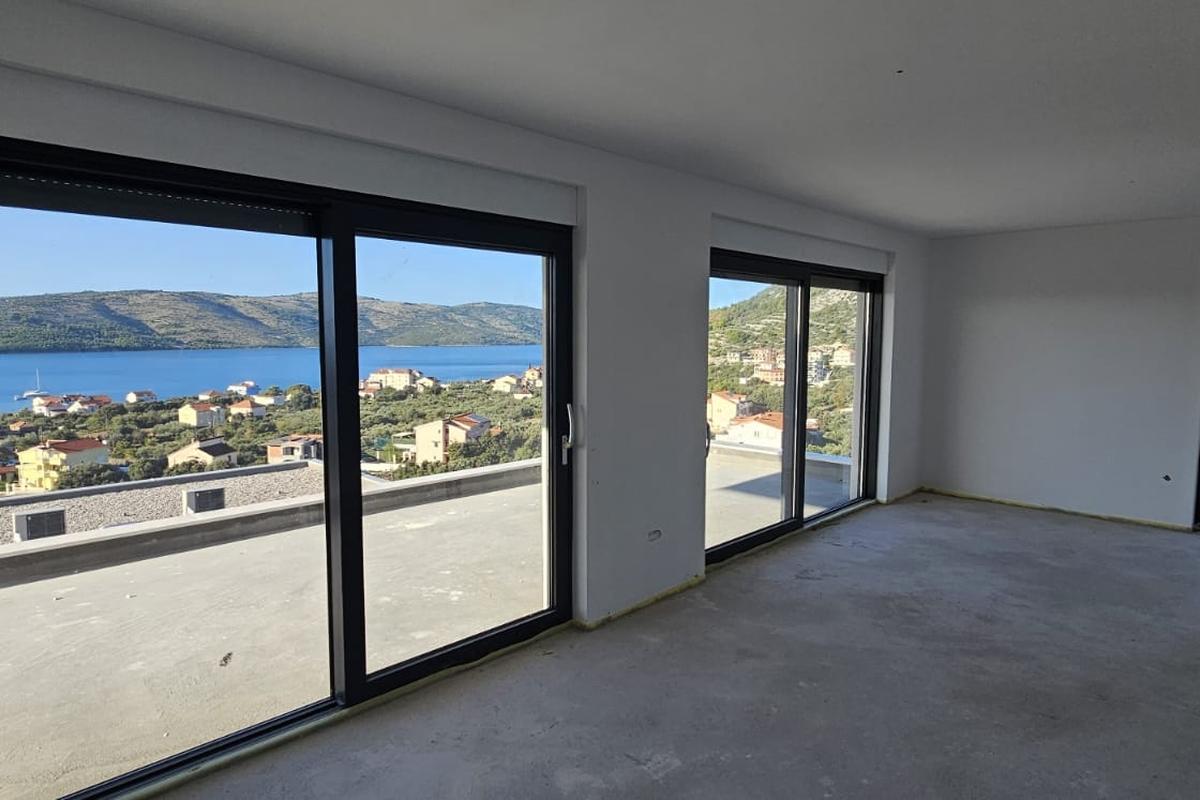 001-5439-30-Trogir-Two-storey-house-with-a-sea-view-for-sale