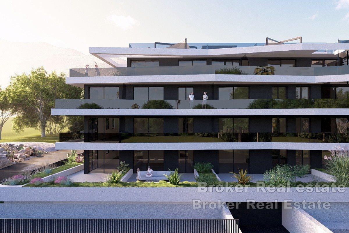 Двухкомнатная квартира с большой террасой и видом на море