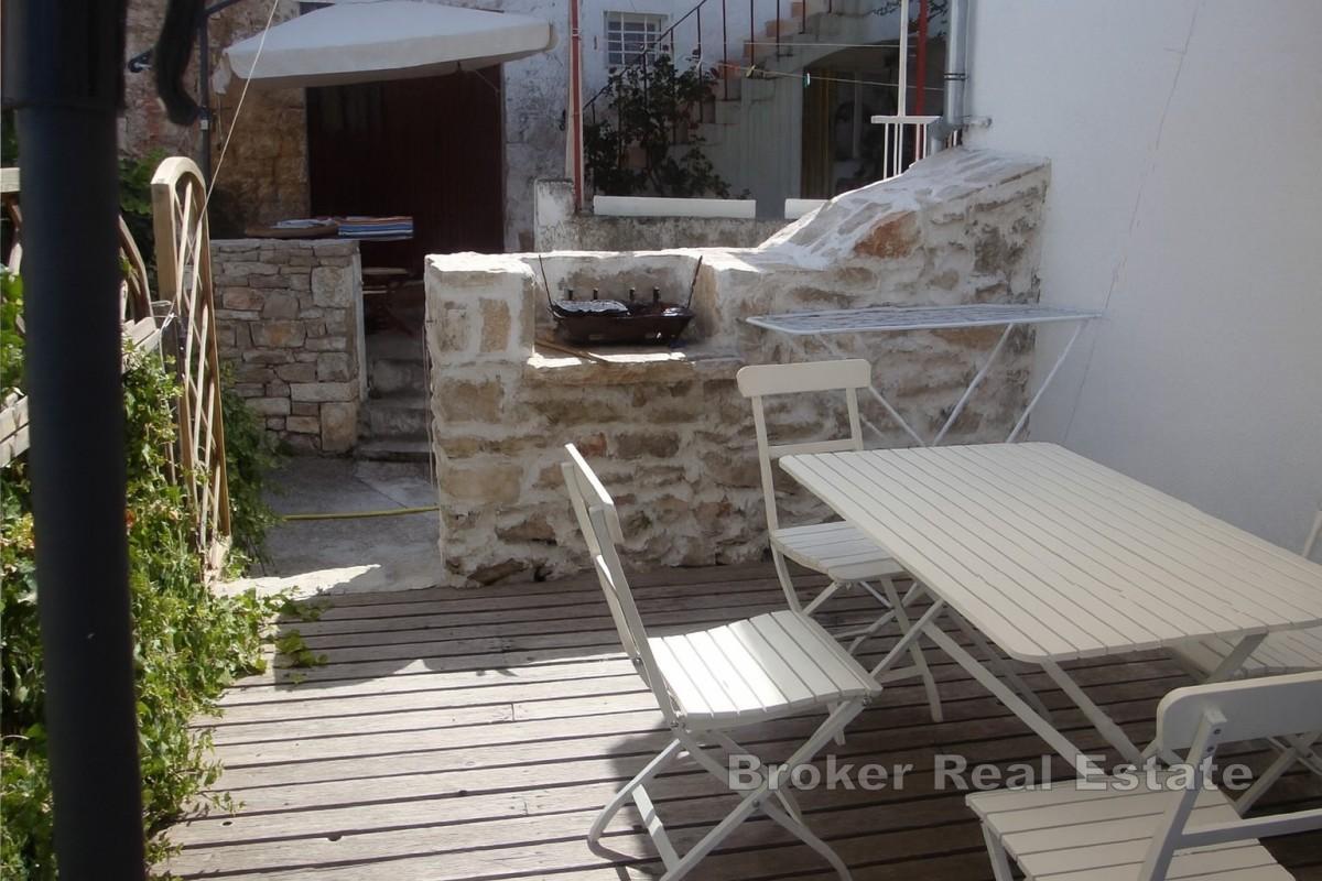 Maison dalmate en pierre avec terrasse et vue mer