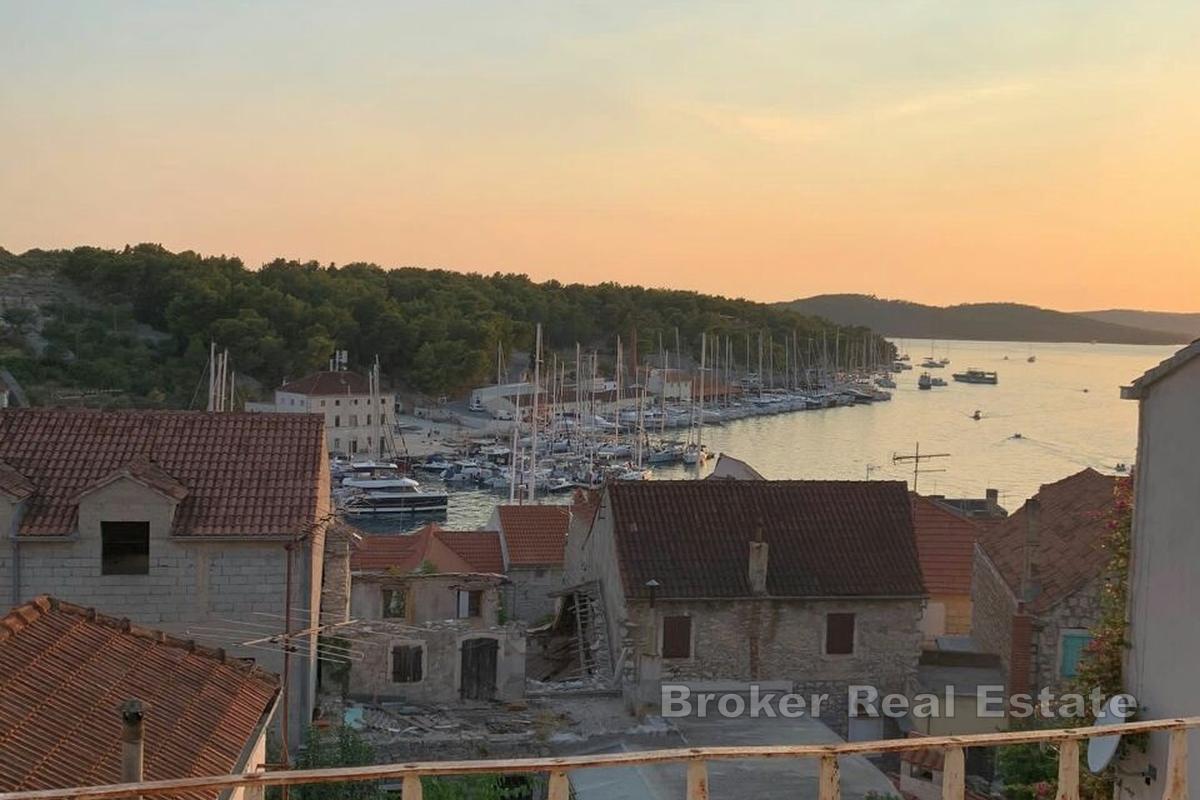 Maison dalmate en pierre avec terrasse et vue mer