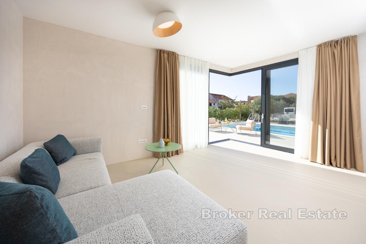 Willa z basenem blisko plaży