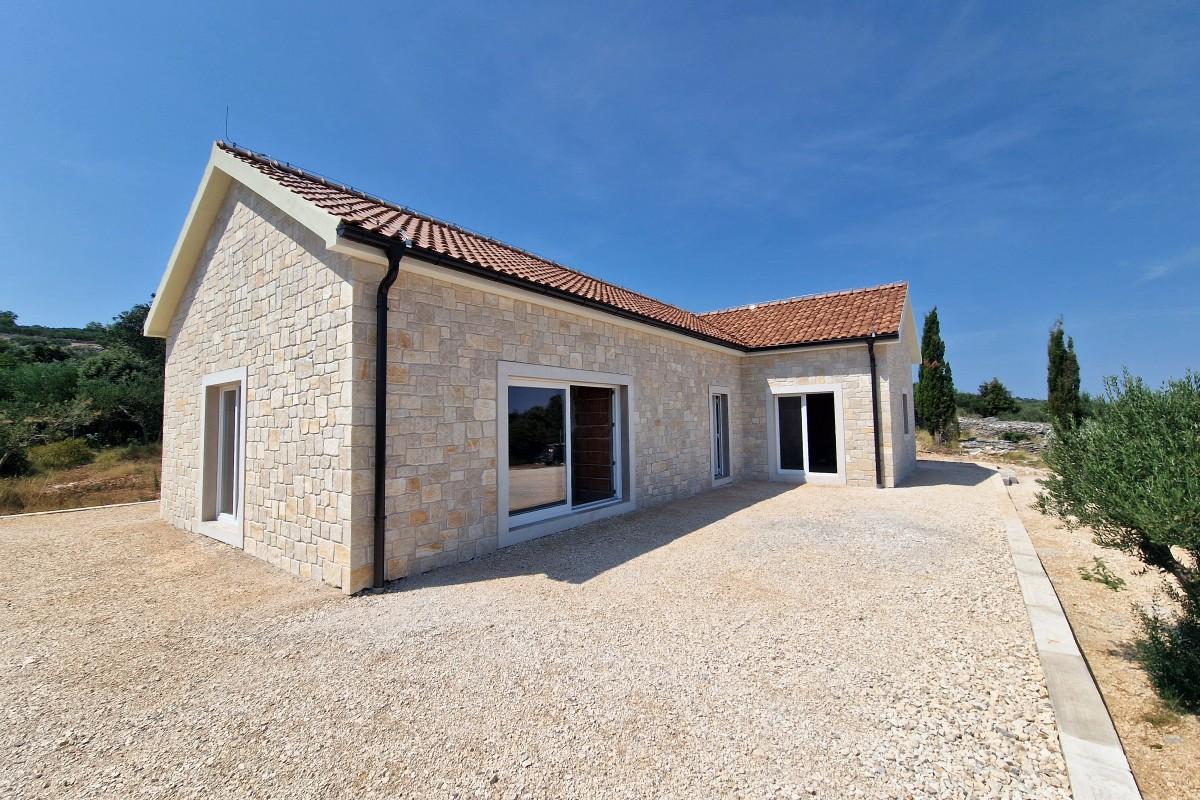 001-5456-30-island-brac-newly-built-house-for-sale