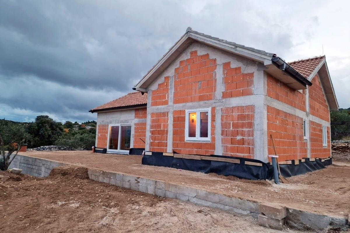 001-5456-30-island-brac-newly-built-single-storey-house-for-sale