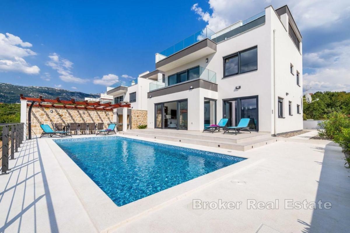 Villa avec piscine et vue mer