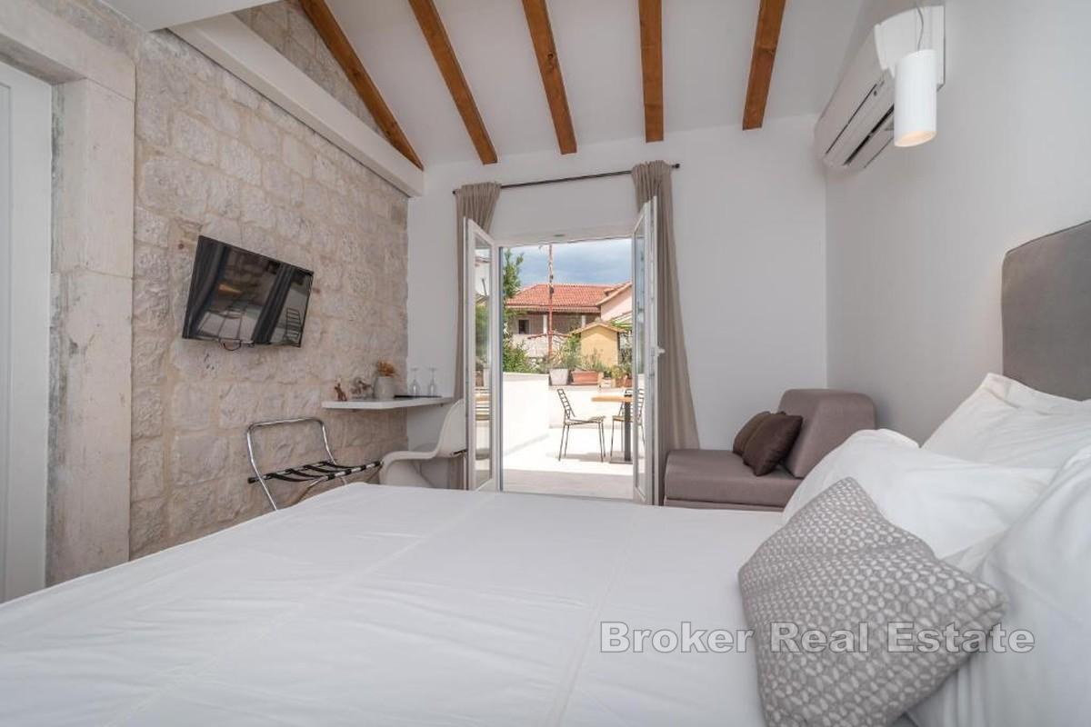 Hotel s uhodanim poslovanjem, prvi red do mora