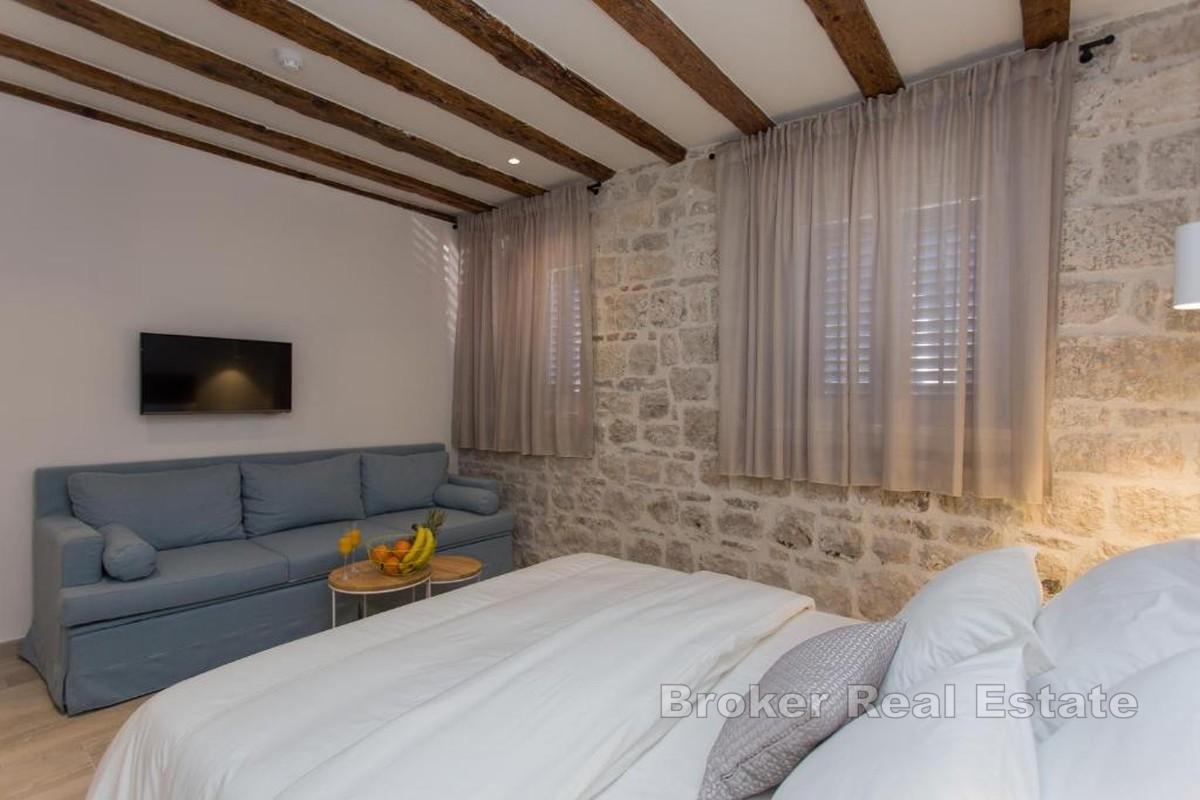 Hotel s uhodanim poslovanjem, prvi red do mora