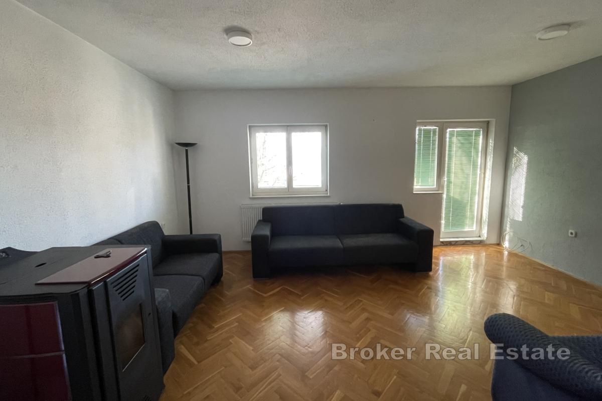 Dvoetažna samostojeća kuća