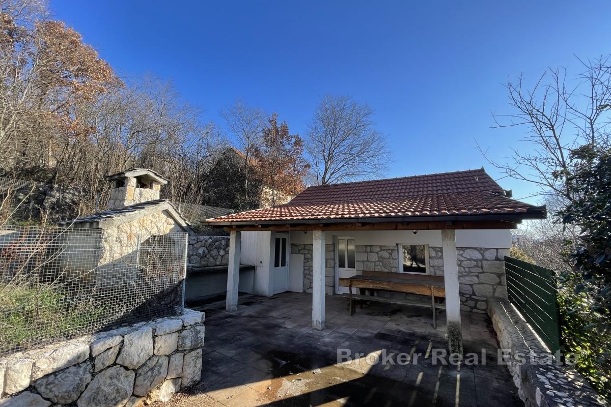 Dvoetažna samostojeća kuća