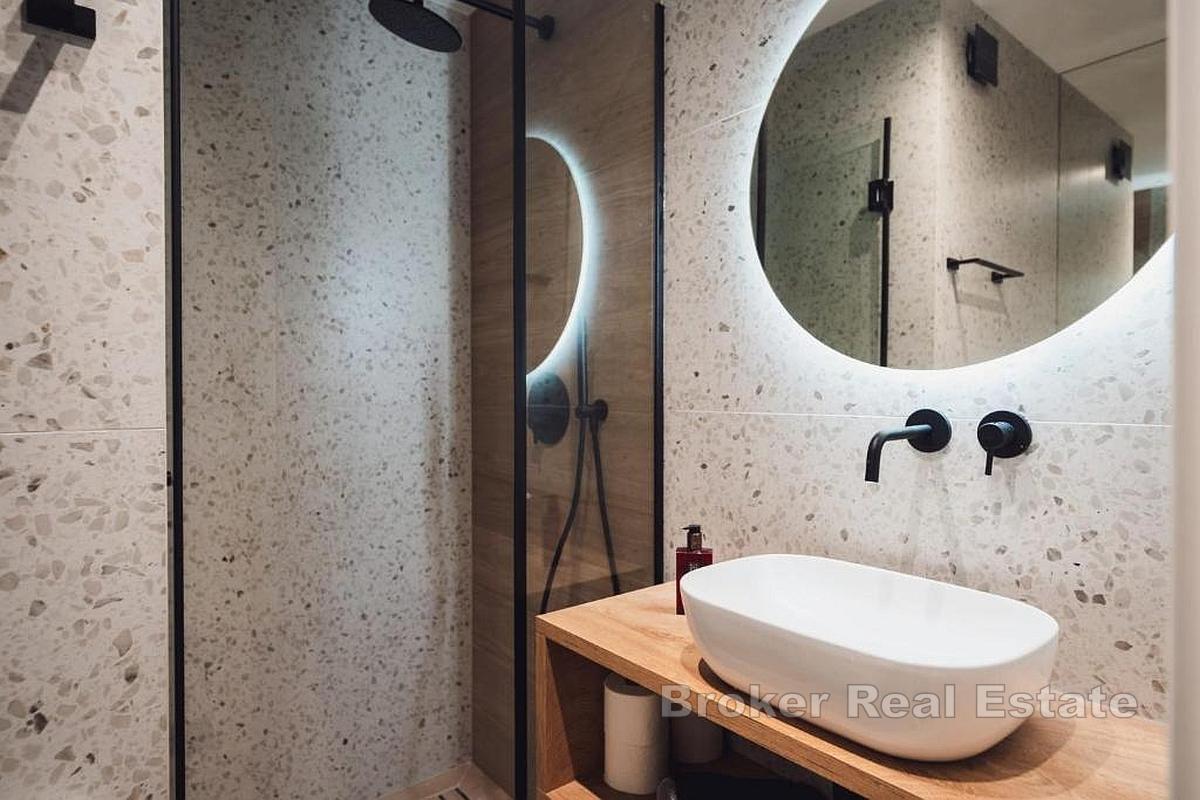 Vila se dvěma apartmány a bazénem