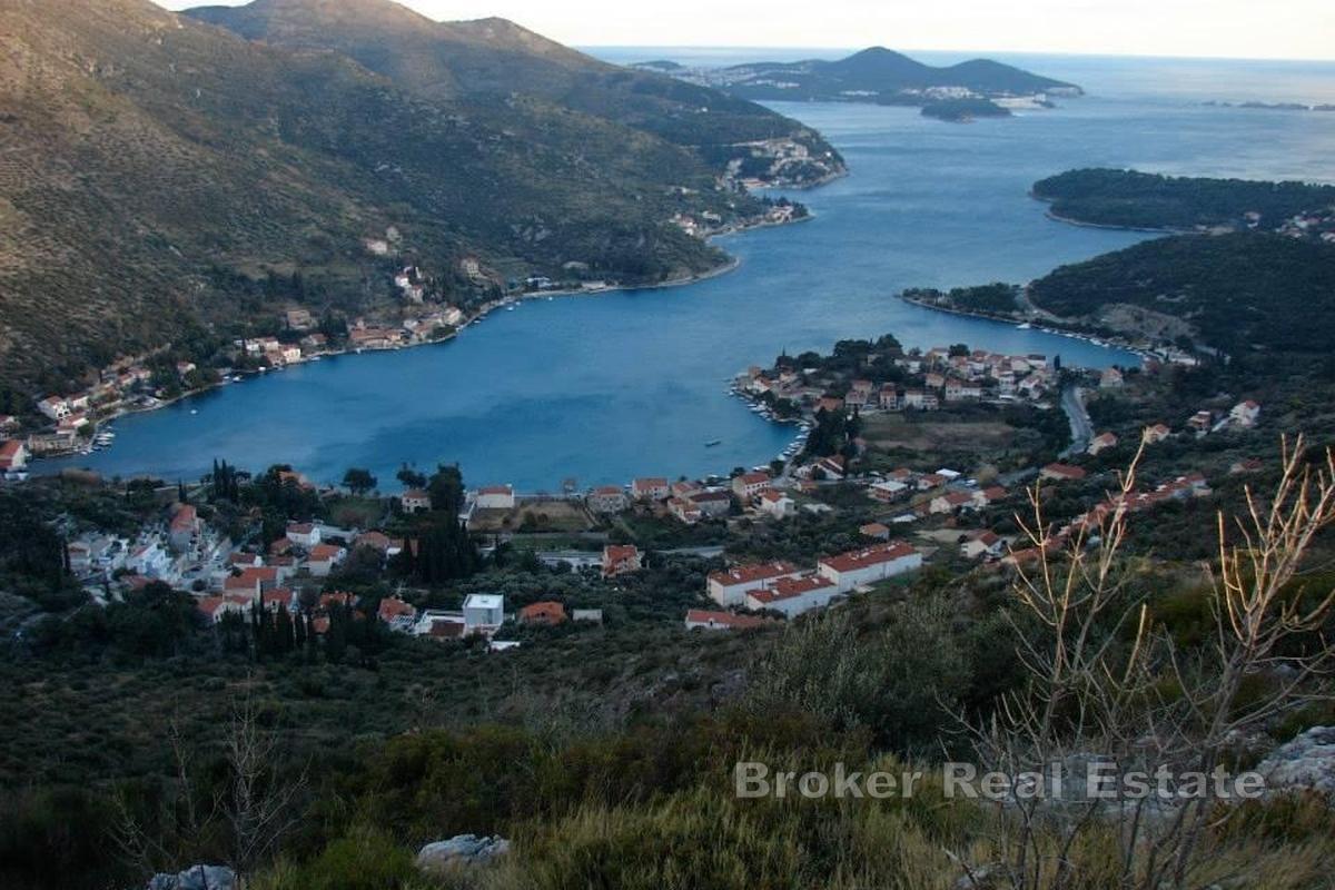 Proprietà unica in prima fila sul mare