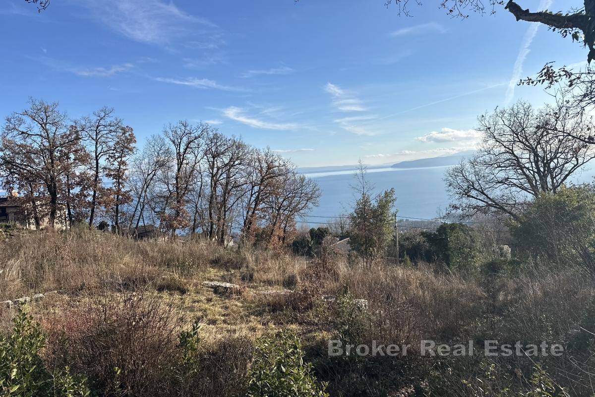 Stavební pozemek s koncepčním projektem a výhledem na moře