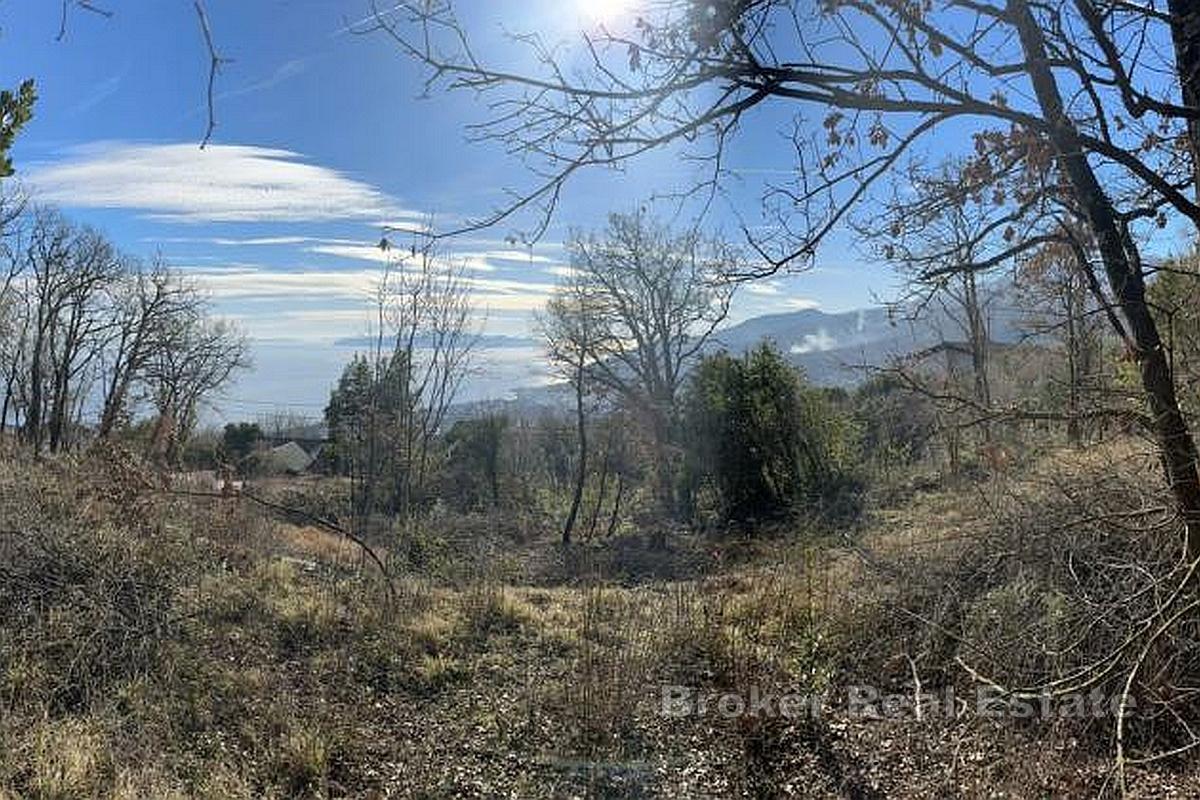 Byggetomt med konseptuell design og havutsikt