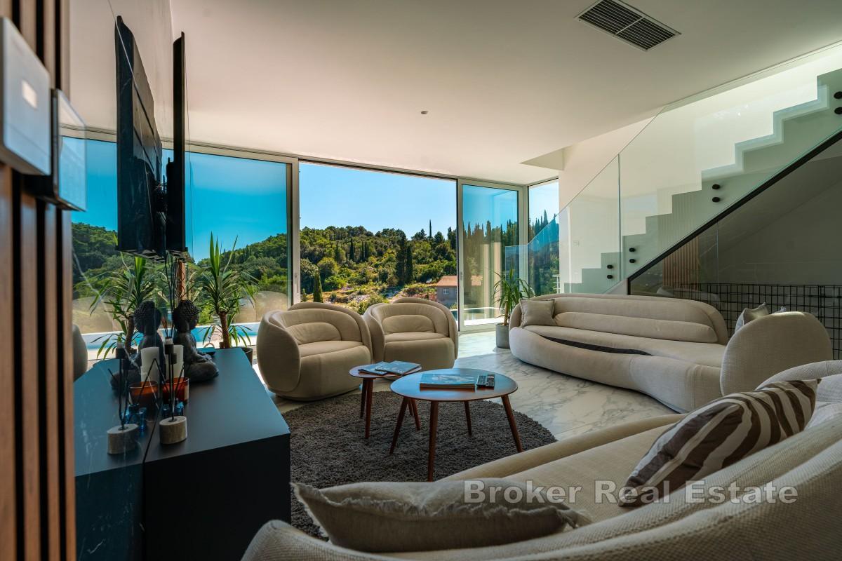 Villa di lusso con piscina a sfioro e vista aperta