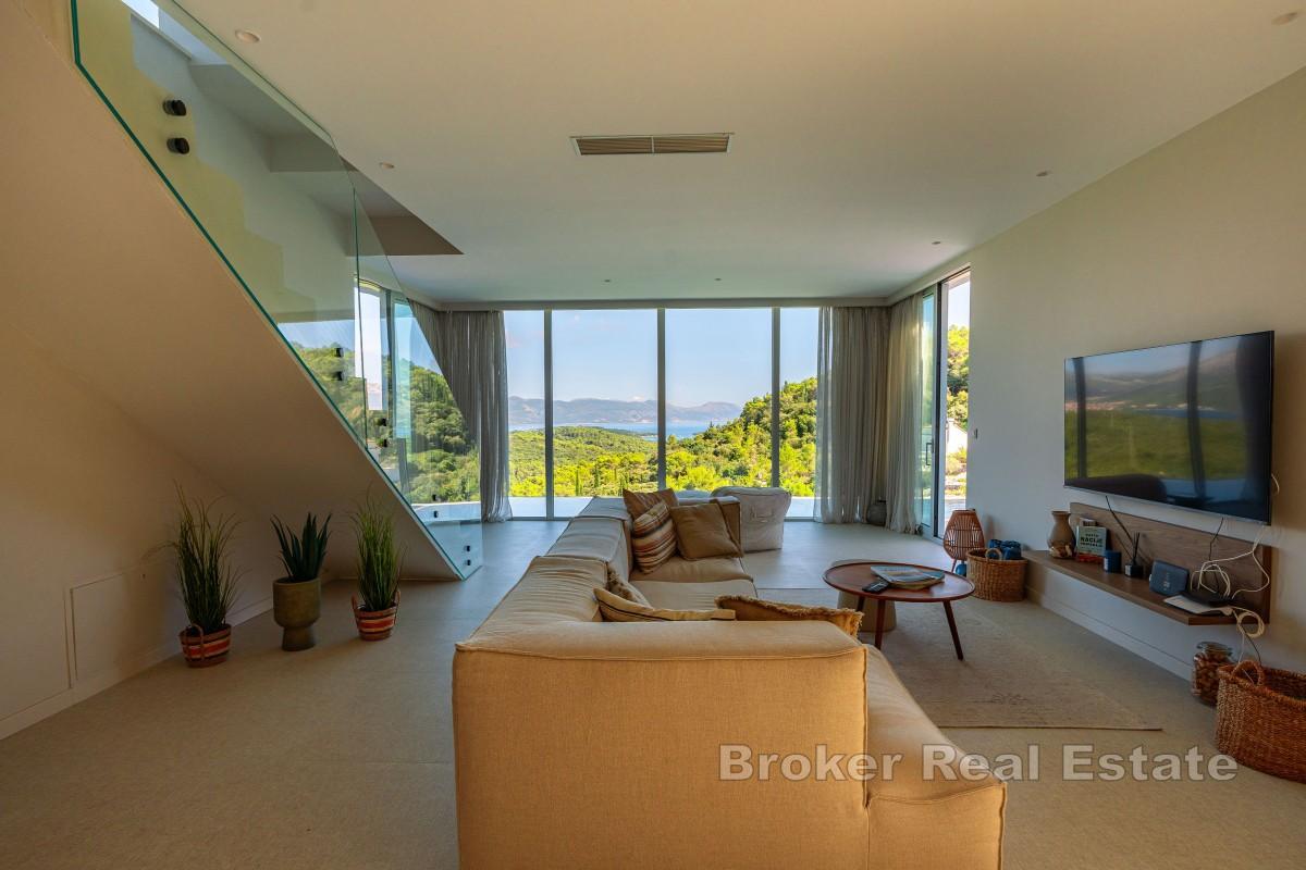 Modern villa med infinitypool och öppen utsikt