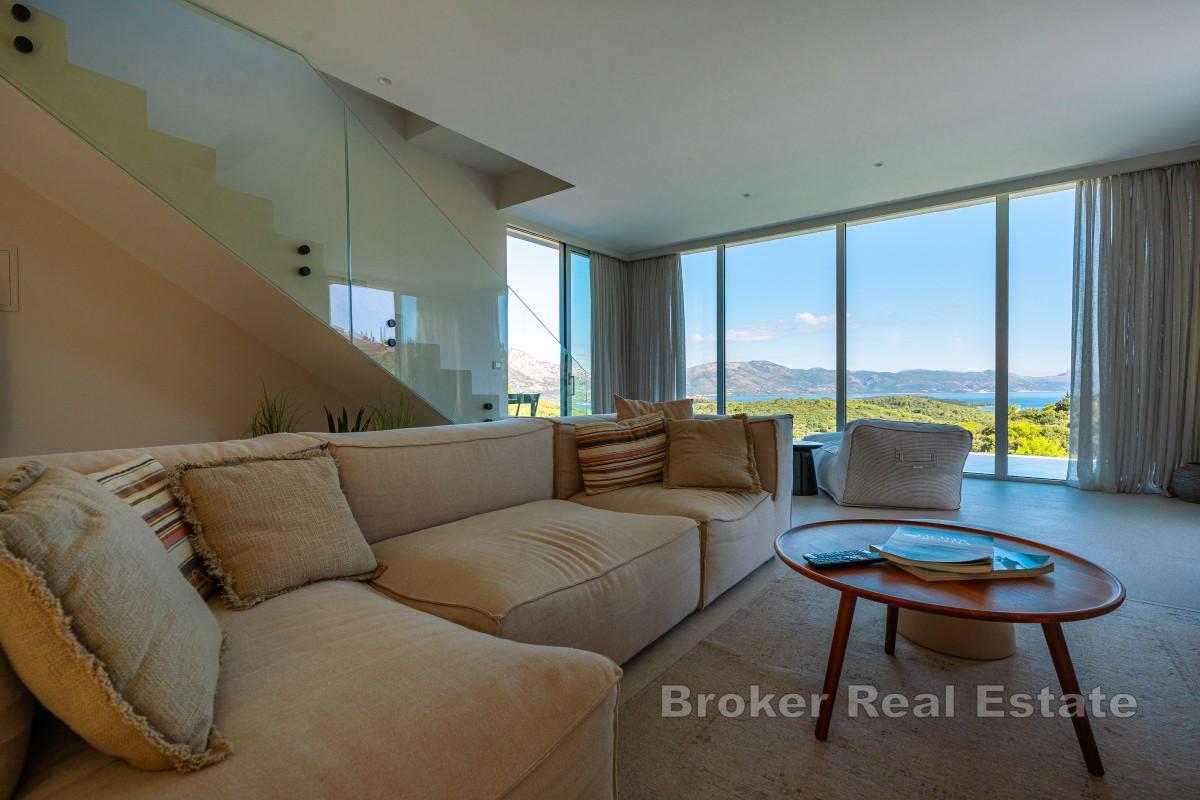 Modern villa med infinitypool och öppen utsikt